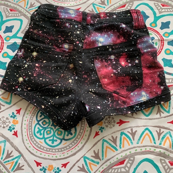 Hot Topic Galaxy Shorts Size 0 - Picture 2 of 2